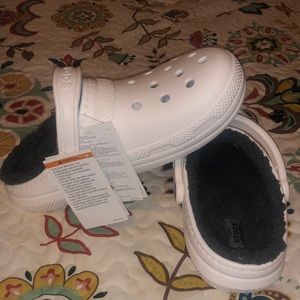 NWT white and grey fleece lined crocs